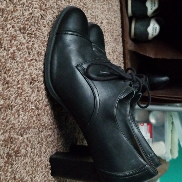 Shoes - Picture 2 of 4